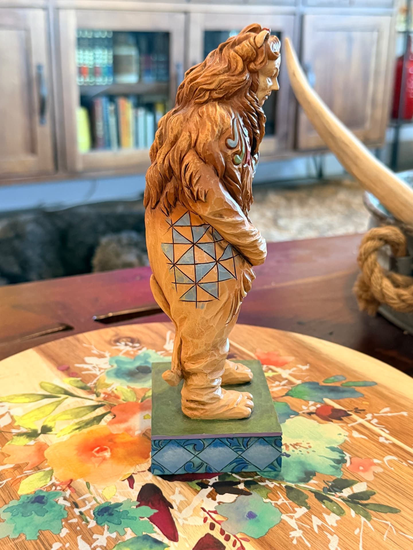 Side view of the Cowardly Lion figurine showing the sculpted mane and patterned side